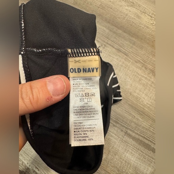 Old Navy Black and White Tie Front Crop Bikini Top - Picture 3 of 3